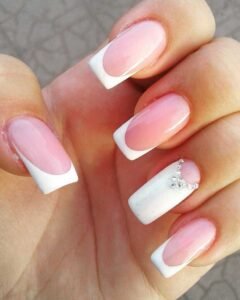Белый френч на квадратные ногти в Ташкенте
