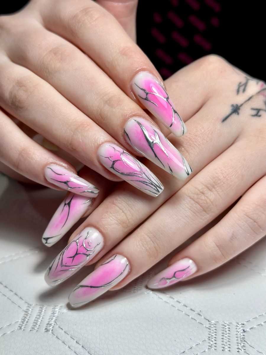 Праздничный маникюр: идеи и вдохновение