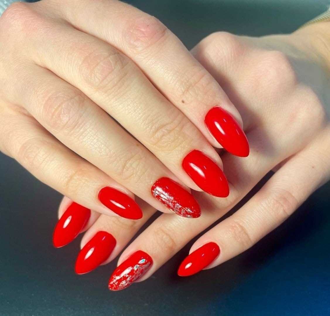 Тренды и новинки в дизайне красного маникюра на 2024 год