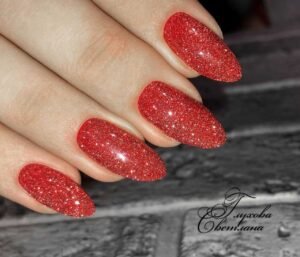 Красный светоотражающий маникюр в Ташкенте