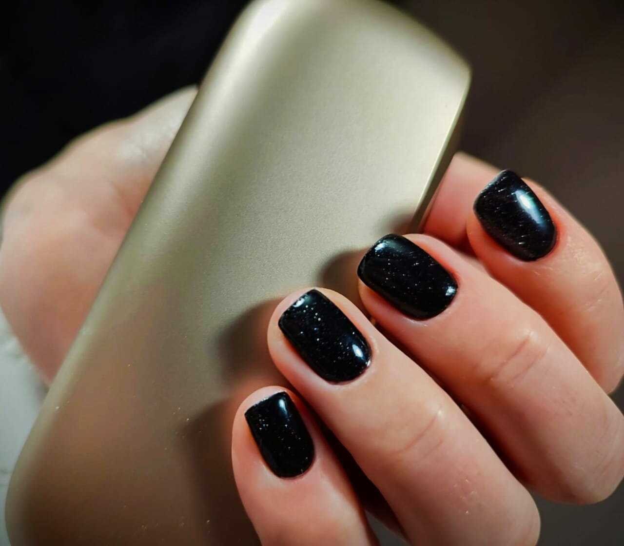 Уход за черным маникюром: советы и рекомендации