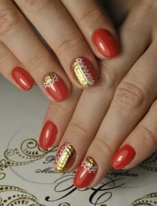 Маникюр красный с белым и золотым в Ташкенте