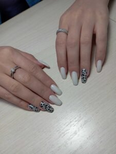 Маникюр наращивание ногтей в Ташкенте