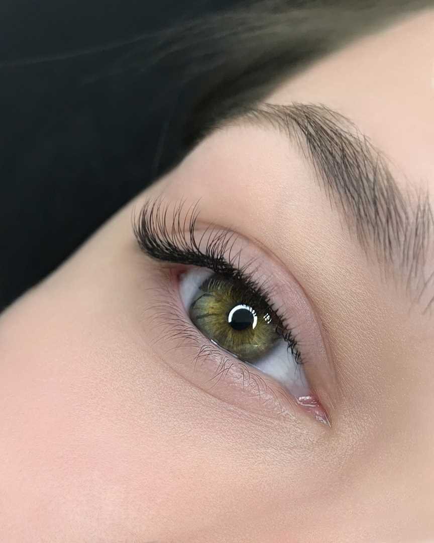 Технология наращивания ресниц при нависшем веке