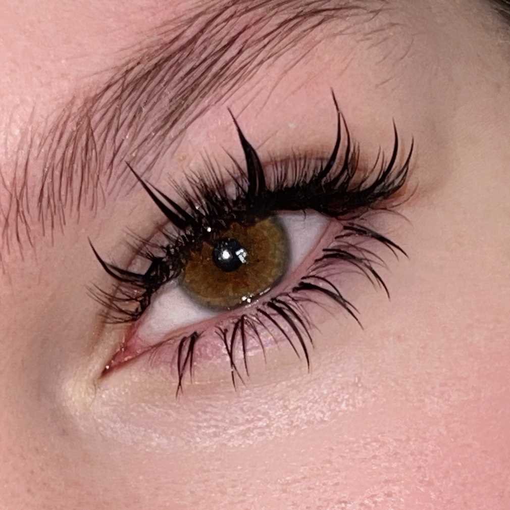 Сколько держатся нарощенные нижние ресницы