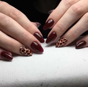 Необычный шикарный бордовый маникюр в Ташкенте