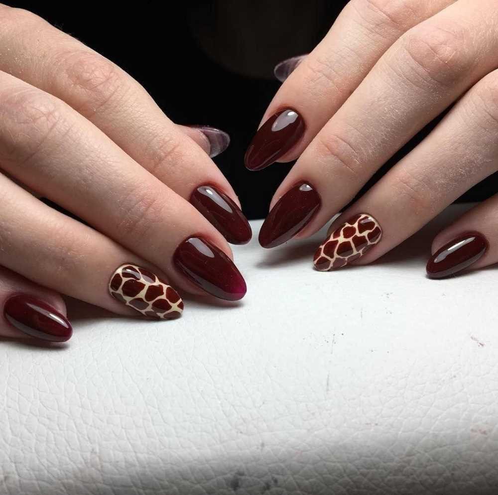Стоит ли использовать гель-лак для бордового маникюра?