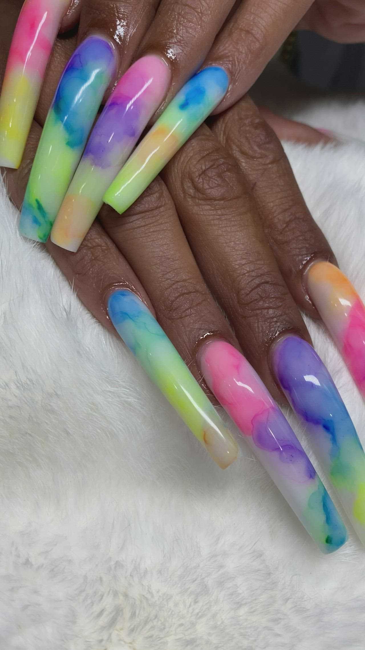 Материалы и инструменты для создания радужных ногтей