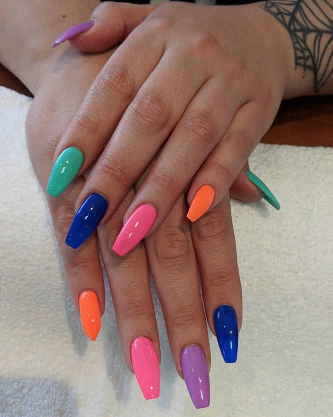 Как выбрать подходящий цвет лака для ногтей