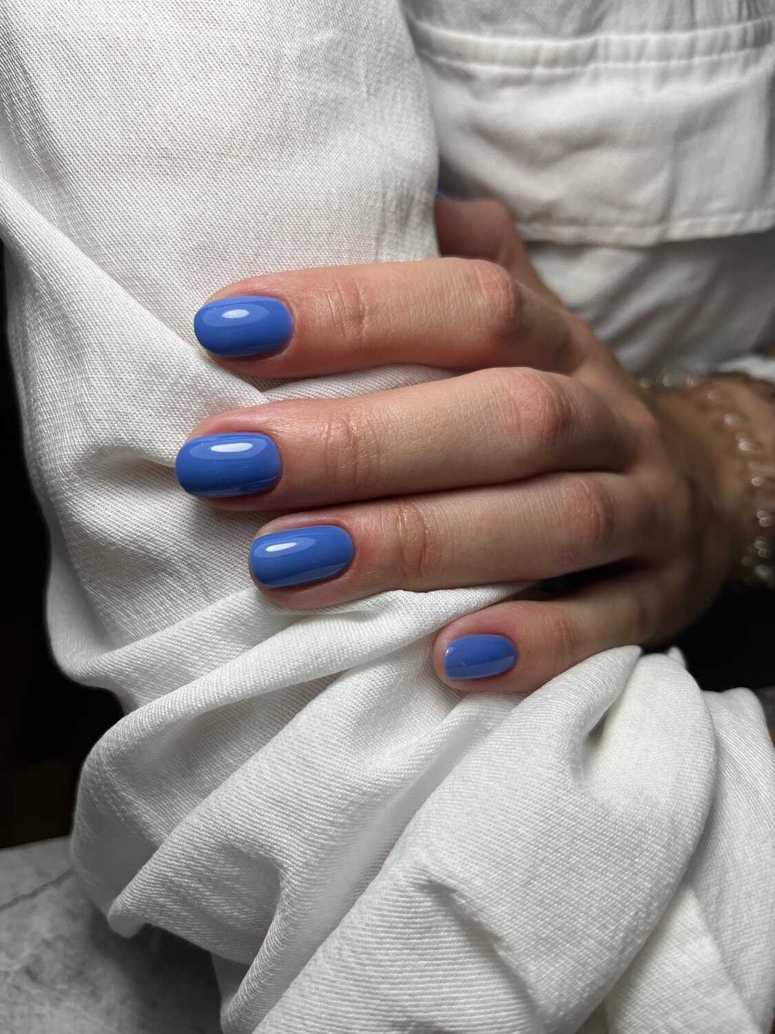 Уход за васильковым маникюром в домашних условиях