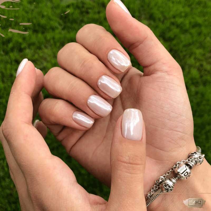 Как выбрать идеальный цвет для жемчужного маникюра?