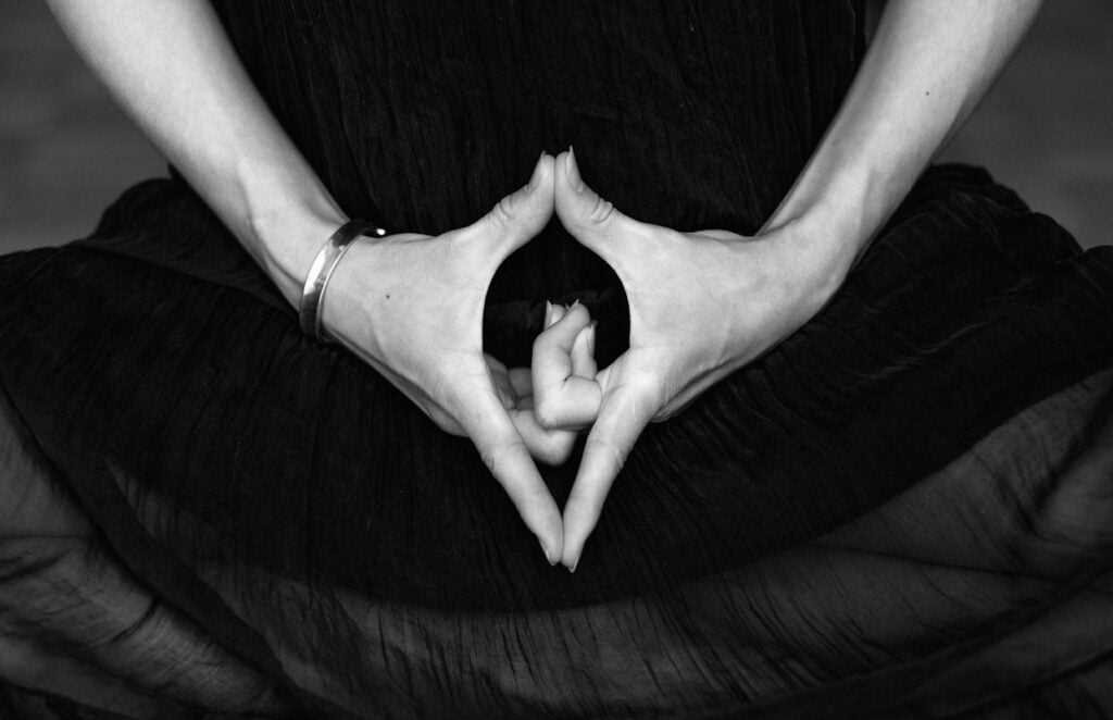 Основные асаны в йони-йоге и их воздействия